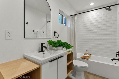 Renovated and Gorgeous: 3 HOMES on 1 LOT. Lease this compound - photo 29