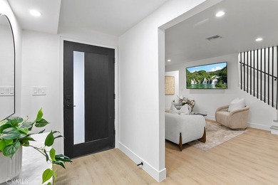 Renovated and Gorgeous: 3 HOMES on 1 LOT. Lease this compound - photo 32