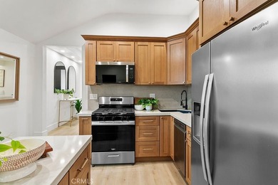 Renovated and Gorgeous: 3 HOMES on 1 LOT. Lease this compound - photo 37