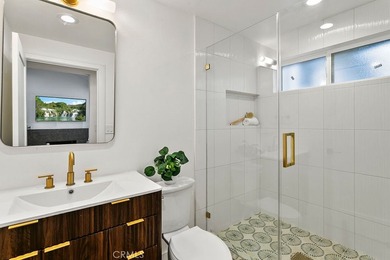 Renovated and Gorgeous: 3 HOMES on 1 LOT. Lease this compound - photo 38