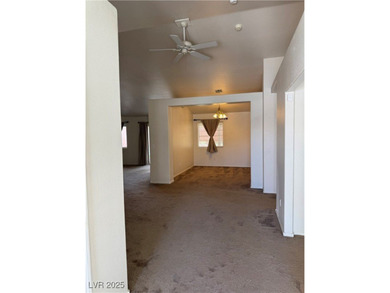 *Gorgeous Home* Single Story, quiet community, 3 Bedroom, 2