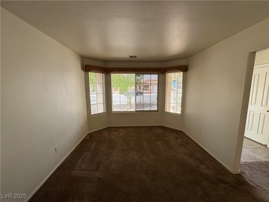 *Gorgeous Home* Single Story, quiet community, 3 Bedroom, 2