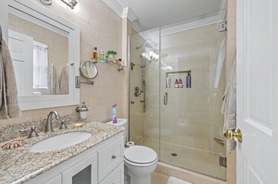 This spacious approximately 3,600-square-foot split-level home - photo 12