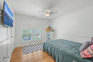 This spacious approximately 3,600-square-foot split-level home - photo 14