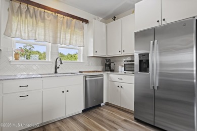 Built just 5 years ago by Butler Homes, known for their quality - photo 14