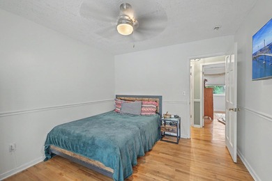 This spacious approximately 3,600-square-foot split-level home - photo 15