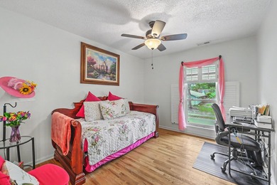 This spacious approximately 3,600-square-foot split-level home - photo 16