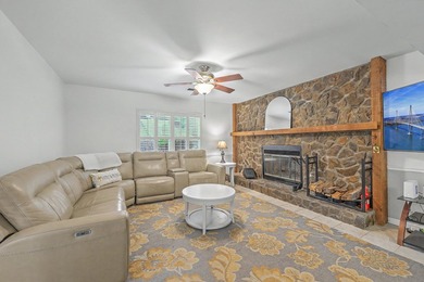 This spacious approximately 3,600-square-foot split-level home - photo 18