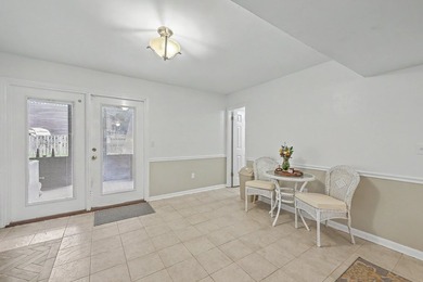 This spacious approximately 3,600-square-foot split-level home - photo 21