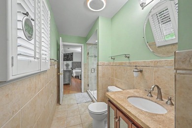 This spacious approximately 3,600-square-foot split-level home - photo 22