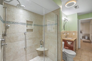 This spacious approximately 3,600-square-foot split-level home - photo 23