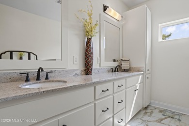Built just 5 years ago by Butler Homes, known for their quality - photo 23