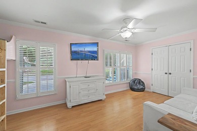 This spacious approximately 3,600-square-foot split-level home - photo 25