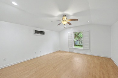 This spacious approximately 3,600-square-foot split-level home - photo 27