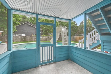 This spacious approximately 3,600-square-foot split-level home - photo 30