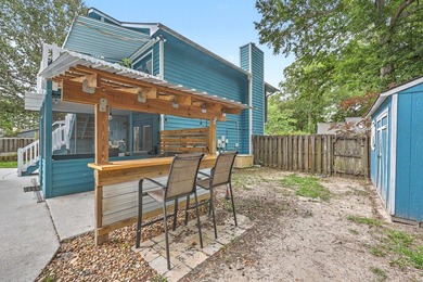 This spacious approximately 3,600-square-foot split-level home - photo 32