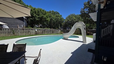 This spacious approximately 3,600-square-foot split-level home - photo 35