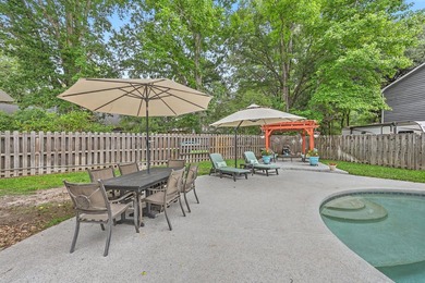 This spacious approximately 3,600-square-foot split-level home - photo 40