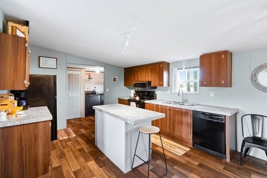 Canal-front turnkey coastal retreat with private fishing dock - photo 15