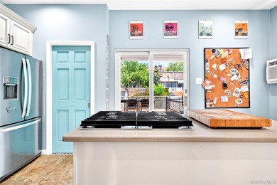 Well maintained and thoughtfully updated, this Morris Park - photo 15