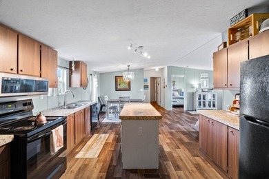 Canal-front turnkey coastal retreat with private fishing dock - photo 16