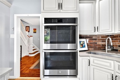 Well maintained and thoughtfully updated, this Morris Park - photo 17