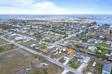 Canal-front turnkey coastal retreat with private fishing dock - photo 28
