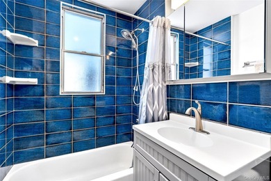 Well maintained and thoughtfully updated, this Morris Park - photo 33