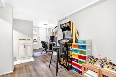 Well maintained and thoughtfully updated, this Morris Park - photo 36