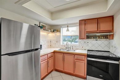 Beautifully updated 1-bedroom, 1-bath corner villa in the - photo 9