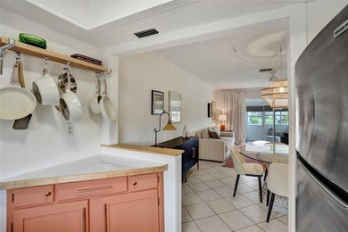 Beautifully updated 1-bedroom, 1-bath corner villa in the - photo 10