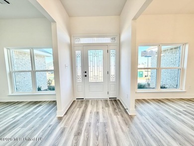 MOVE IN READY! Seller is offering concessions to buyers making - photo 4