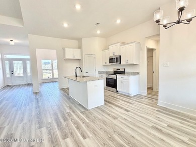 MOVE IN READY! Seller is offering concessions to buyers making - photo 5