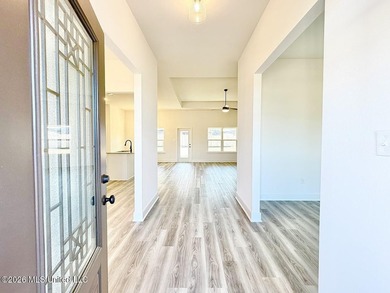 MOVE IN READY! Seller is offering concessions to buyers making - photo 6
