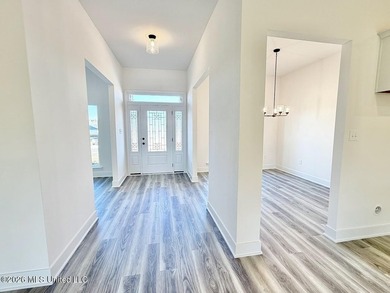 MOVE IN READY! Seller is offering concessions to buyers making - photo 7