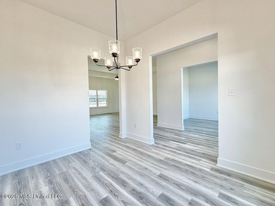 MOVE IN READY! Seller is offering concessions to buyers making - photo 8