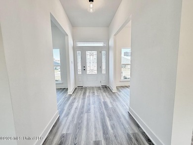 MOVE IN READY! Seller is offering concessions to buyers making - photo 9