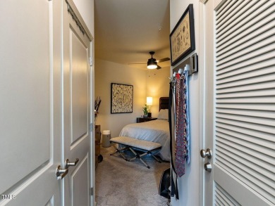 Beautiful Modern design Condo in a Building with Residential