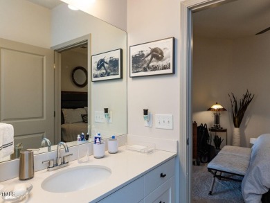 Beautiful Modern design Condo in a Building with Residential