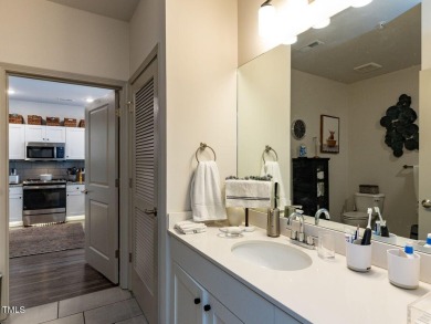 Beautiful Modern design Condo in a Building with Residential