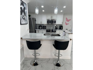 Move right into this stunning, fully updated manufactured home - photo 4