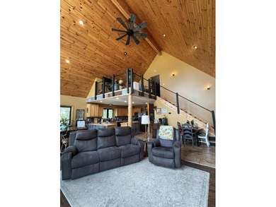 Every detail of this extraordinary custom home reflects - photo 7