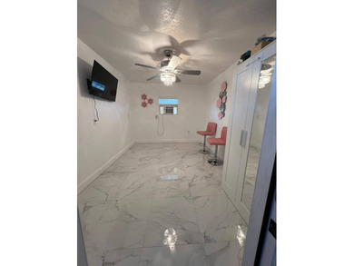 Move right into this stunning, fully updated manufactured home - photo 9