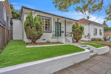Welcome home! This adorable 2-bedroom, 1-bathroom house has been - photo 2
