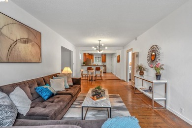 Welcome home! This adorable 2-bedroom, 1-bathroom house has been - photo 5