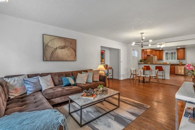 Welcome home! This adorable 2-bedroom, 1-bathroom house has been - photo 6