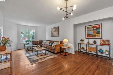 Welcome home! This adorable 2-bedroom, 1-bathroom house has been - photo 7