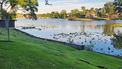 LAKEFRONT in downtown Hobart! This adorable classic brick home - photo 2
