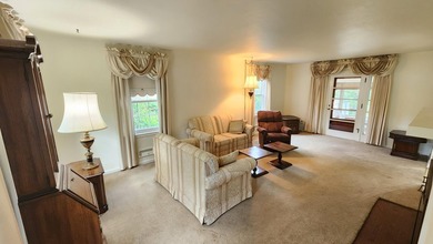 LAKEFRONT in downtown Hobart! This adorable classic brick home - photo 8
