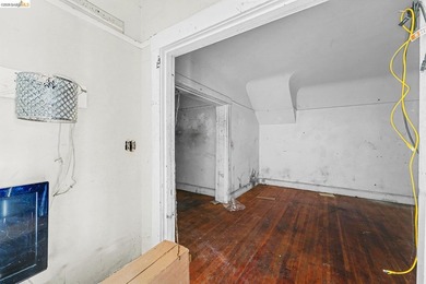 Location! Location! Location! Calling all investors, contractors - photo 10
